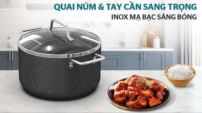 Sunhouse SHG7878MB sử dụng quai núm và cầm làm bằng inox bạc