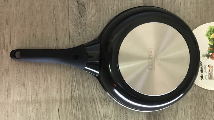 Chảo Rapido đáy chấm Teflon RP24-RDT bắt từ tốt