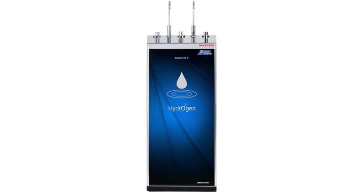Mặt kính và cánh tủ làm bằng kính cường lực chắc chắn 