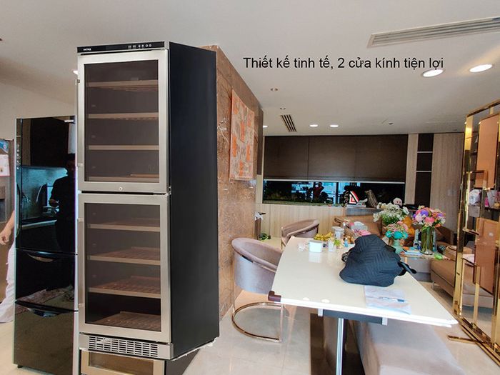 Thiết kế tinh tế, 2 cửa kính tiện lợi
