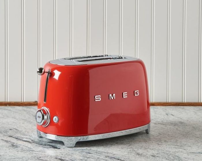 Máy nướng bánh mì Smeg TSF01RDEU- Đỏ có thiết kế nhỏ gọn