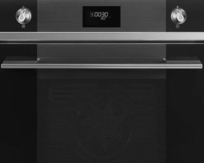 Núm vặn điều khiển của Smeg SF6101TVN1 khá dễ dàng