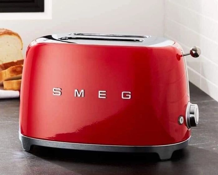 Smeg TSF01RDEU- Đỏ được làm từ các chất liệu cao cấp