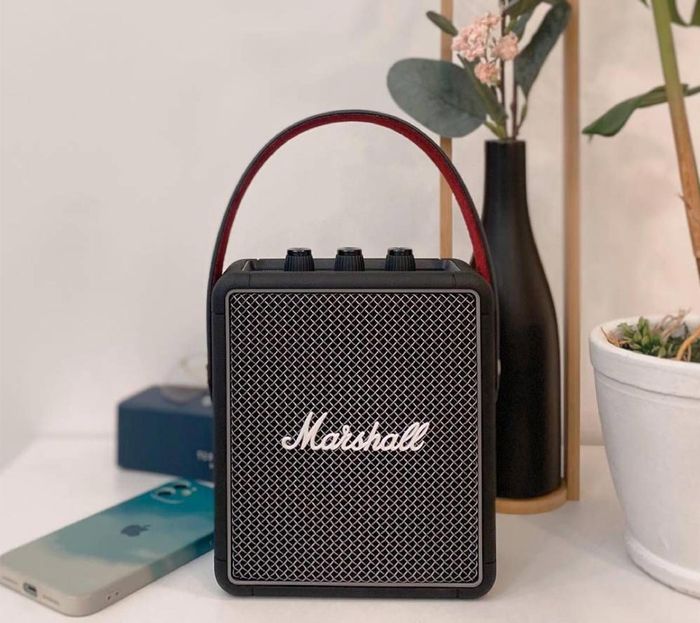 Loa Marshall Stockwell II cung cấp 20 giờ chơi nhạc liên tiếp