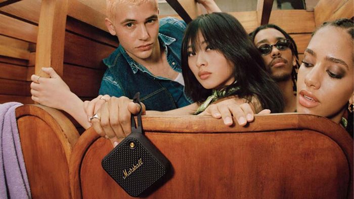 Loa bluetooth Marshall Willen Black and Brass có thiết kế nhỏ gọn