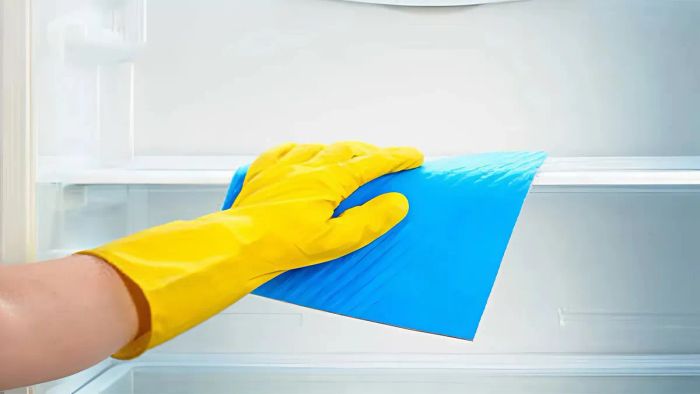 Cách sửa tủ lạnh không lạnh hiệu quả tại nhà là thực hiện rã đông tủ lạnh định kỳ