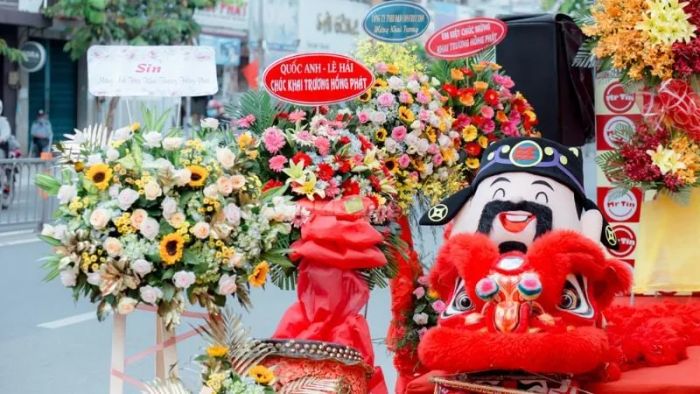 Lựa chọn người mở hàng hợp tuổi