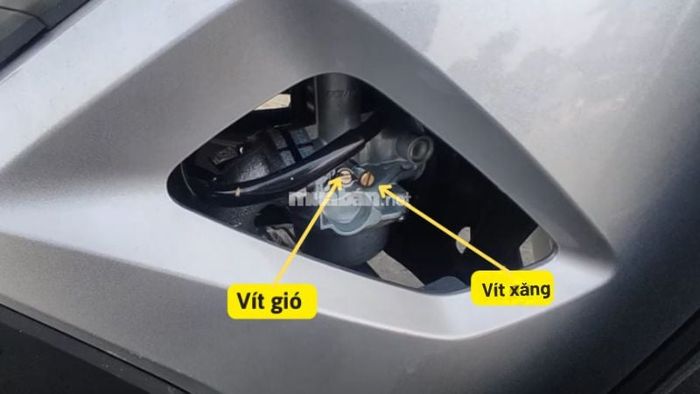 Nới lỏng ốc gió khoảng 1mm