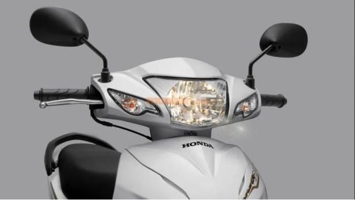Khởi động xe và để động cơ chạy trong khoảng 5 phút