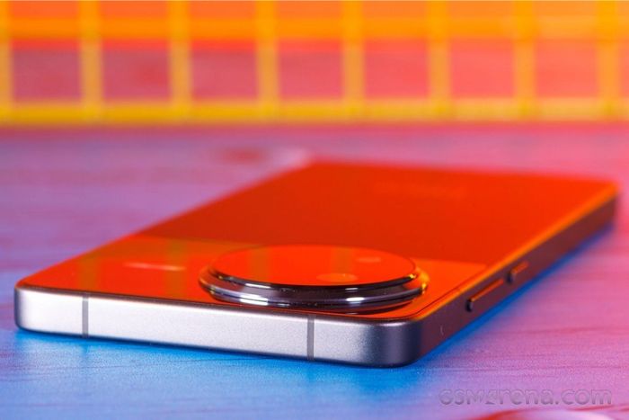 Cạnh viền POCO F7 Pro được hoàn thiện bằng nhôm