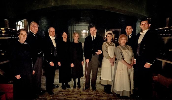 Jim Carter, Raquel Cassidy, Brendan Coyle, Kevin Doyle, Joanne Froggatt, Phyllis Logan, Lesley Nicol, Robert James-Collier, Sophie McShera, và Michael Fox trong Downton Abbey