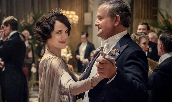 Elizabeth McGovern và Hugh Bonneville trong Downton Abbey