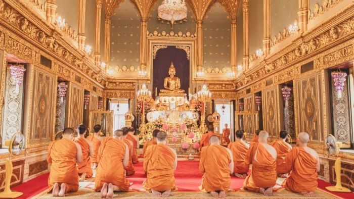 Mơ thấy thầy chùa tụng kinh
