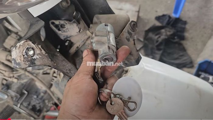 Hướng dẫn thay ổ khoá xe Wave dễ dàng