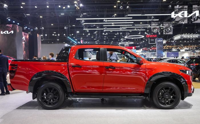 Mazda BT-50 2025 2.jpg