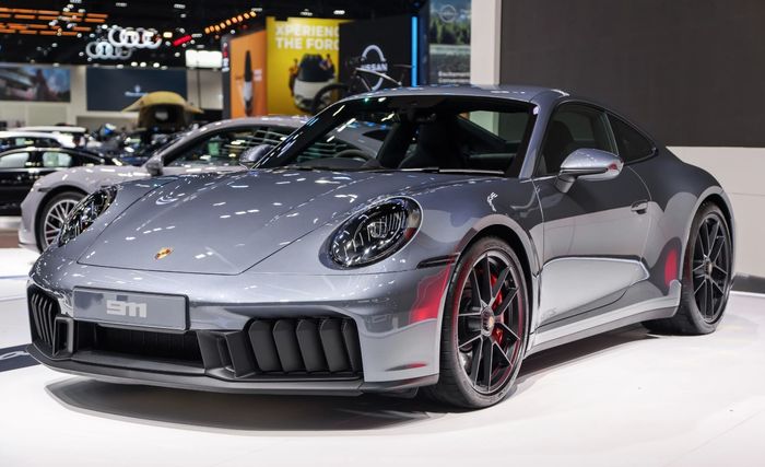 Porsche 911 Carrera GTS.jpg