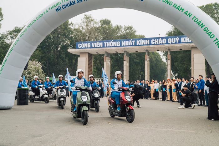Chương trình kêu gọi cộng đồng đội mũ bảo hiểm đạt tiêu chuẩn kỹ thuật Quốc gia, truyền tải thông điệp về an toàn giao thông...JPG