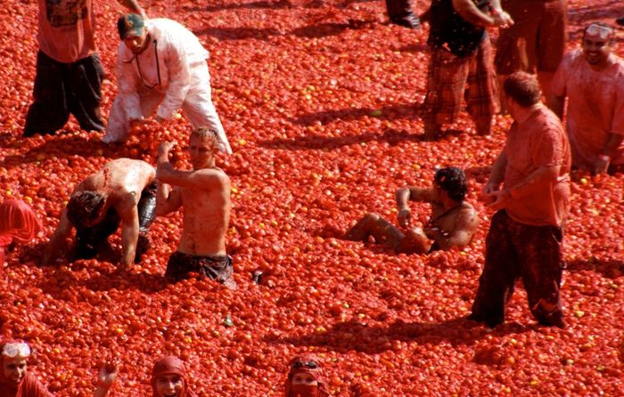 Lễ hội cà chua La Tomatina đầy hấp dẫn với sắc đỏ đặc trưng tại Tây Ban Nha 4