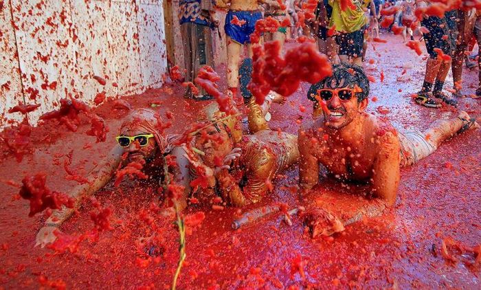 Lễ hội cà chua La Tomatina đặc sắc với sắc đỏ rực rỡ tại Tây Ban Nha 7