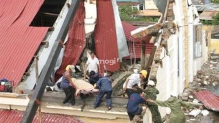 Giấc mơ thấy nhà sập và có người mất