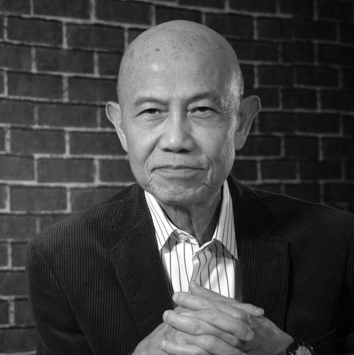 Suthichai Yoon Monk Piper trong White Lotus