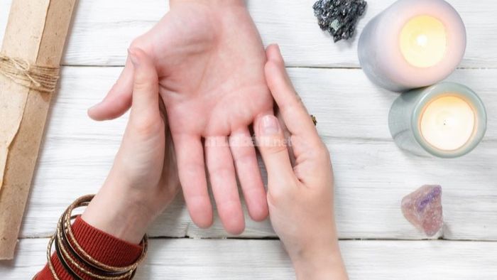 Không nên chỉ dựa vào việc giải mã đường chỉ tay ngang ở nam để đưa ra những quyết định quan trọng trong cuộc sống.