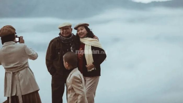 Mơ thấy đi du lịch cùng người lớn tuổi