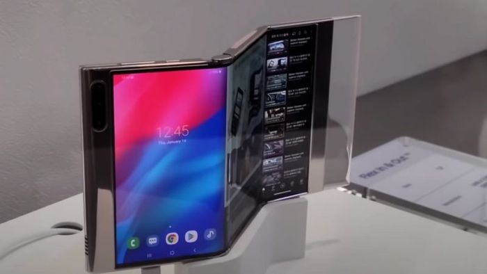 Điện thoại gập 3 màn hình