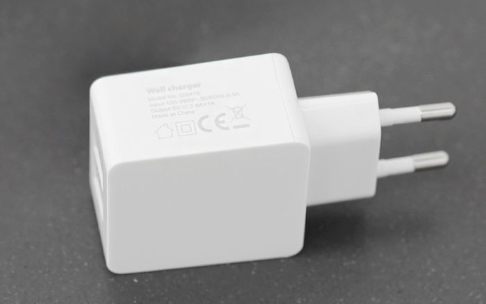 Adapter sạc 2 cổng 3.4A Xmobile DS476 Trắng dễ sử dụng