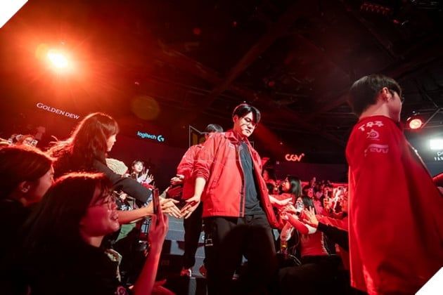 Faker lần đầu chia sẻ về tình hình nội bộ T1 trong một buổi stream gần đây.