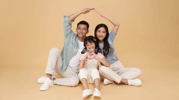 Để tránh gặp phải điều không may mắn khi chụp ảnh với ba người, bạn có thể tham khảo những cách hóa giải đơn giản mà bất kỳ ai cũng có thể áp dụng.