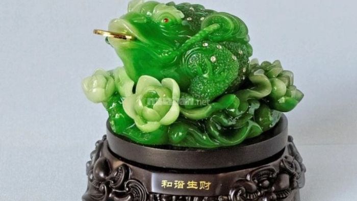Những lưu ý quan trọng khi thỉnh cóc ngậm tiền lên bàn thờ Thần Tài.
