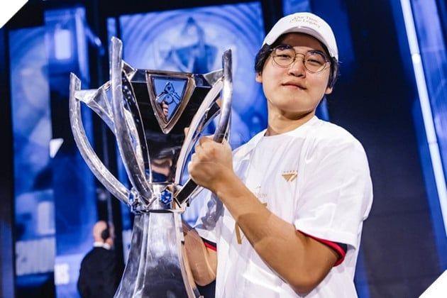 Cuối cùng, Gumayusi và Smash chính là những người chịu tác động lớn nhất từ quyết định của T1.