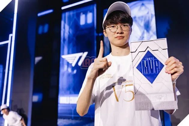 LMHT: Nữ streamer nổi tiếng Trung Quốc tiết lộ thu nhập của Faker