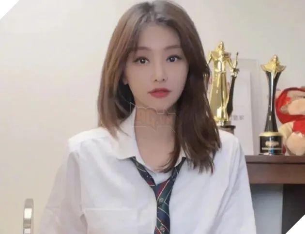 LMHT: Nữ streamer nổi tiếng Trung Quốc tiết lộ thu nhập của Faker