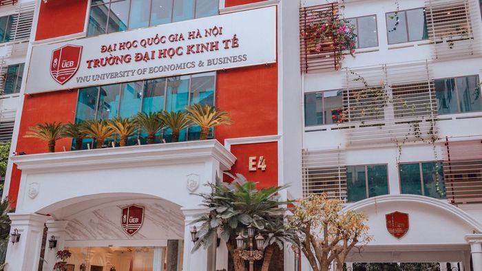UEB là một trong những trường thuộc Đại học Quốc gia Hà Nội có truyền thống lâu đời