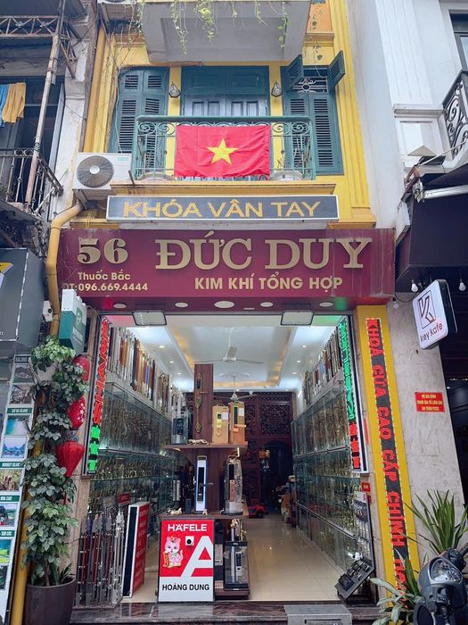 cua hang khoa cua Duc Duy.jpg