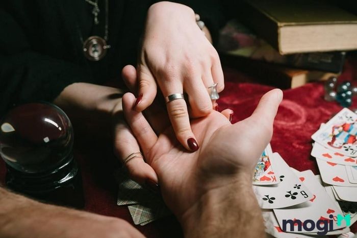 Các phương pháp xem chỉ tay chỉ mang tính chất tham khảo và không nên hoàn toàn tin vào chúng.