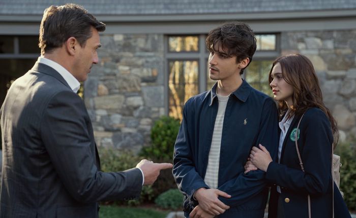 Jon Hamm, Daniel Dale và Isabel Gravitt trong Your Friends & Neighbors