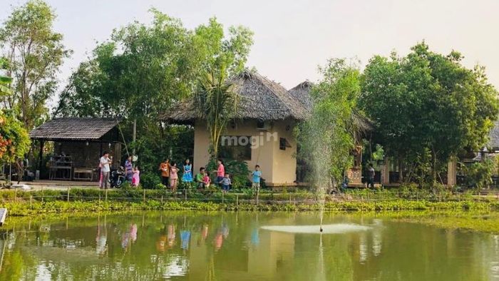 Các tiện ích xung quanh Ngã Tư Chợ Trạm