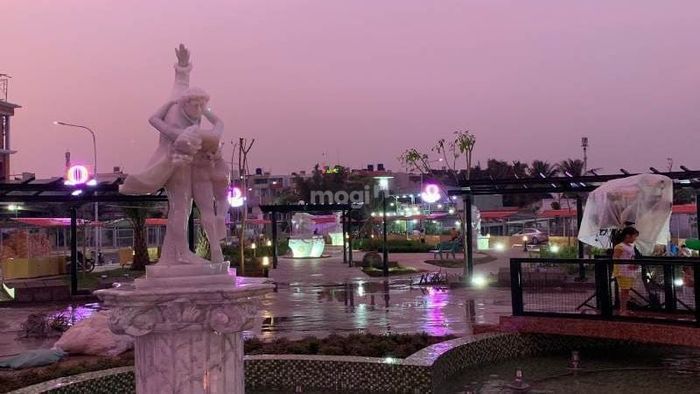 Những tiện ích xung quanh Ngã tư Chợ Trạm