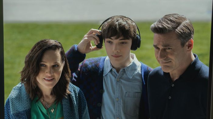 Lena Hall, Donovan Colan và Jon Hamm trong Your Friends & Neighbors