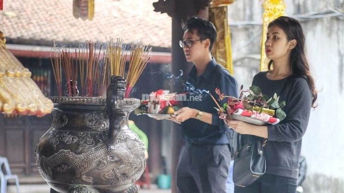 Lễ vật khi cầu duyên tại chùa cần chuẩn bị đầy đủ để thể hiện lòng thành kính