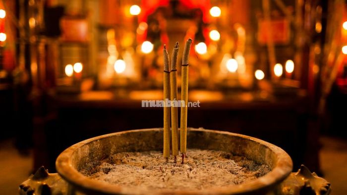 Nên thắp hương số lẻ khi thực hiện lễ cầu an