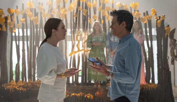 Kevin Bacon và Julianne Moore trong Sirens