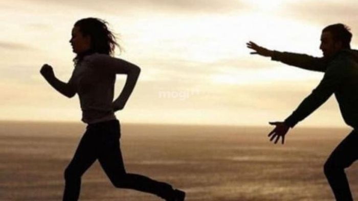 Giải mã giấc mơ về bạn cũ bị đuổi theo
