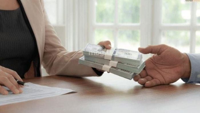 Mơ thấy bạn cũ mượn tiền từ bạn: Những điềm báo thú vị