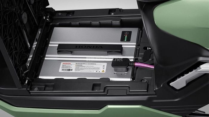 Một đặc điểm ấn tượng của xe Honda ICON e chính là việc sử dụng Pin Lithium-ion cao cấp