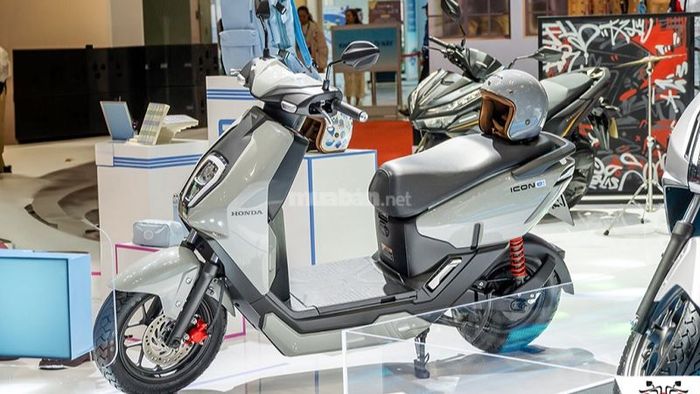 Với thiết kế liền khối đặc trưng, Honda ICON e mang lại vẻ ngoài trẻ trung và gọn nhẹ