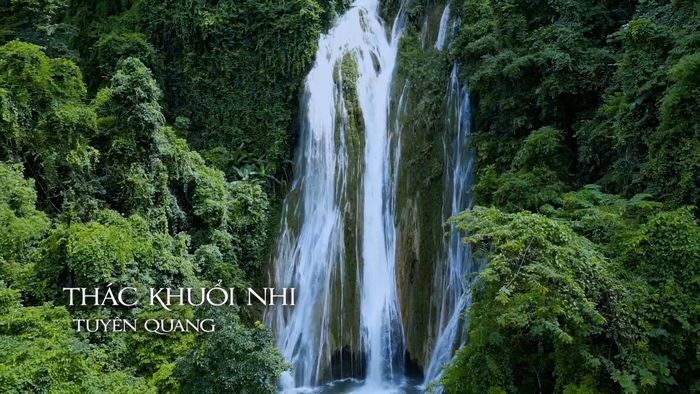 Cảnh sắc tuyệt vời trong Thám Tử Kiên: Kỳ Án Không Đầu thật sự làm say đắm lòng người, với những góc quay được chăm chút tỉ mỉ để tôn lên vẻ đẹp kỳ ảo của các địa điểm.
